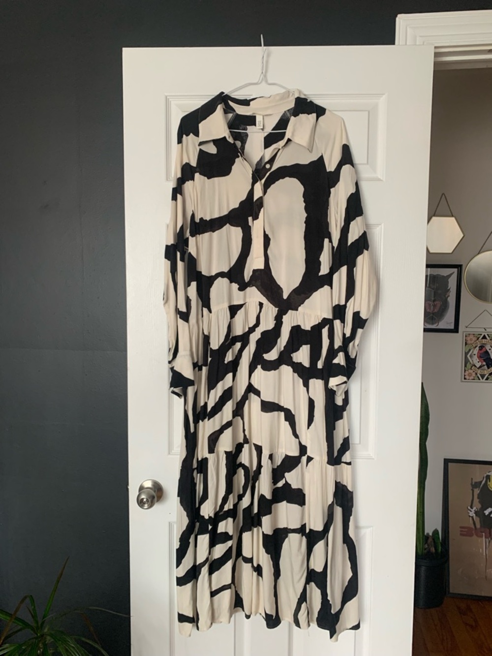 H&M Black and Cream Abstract Print Long-Sleeve Midi Shirt Dress